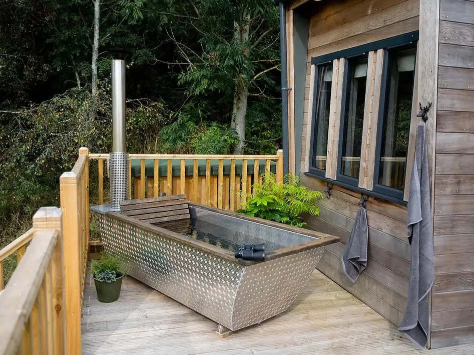 Hot tub on the outdoor decking at the Tiny Homes Lodge.