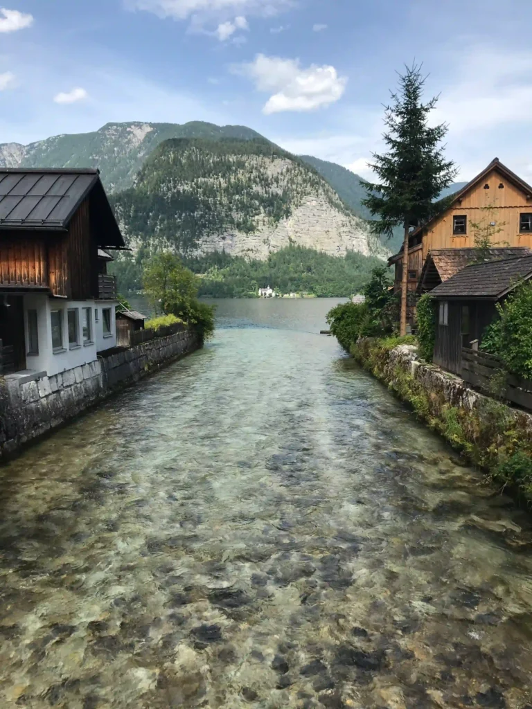 River flowing into Hallstatter See.