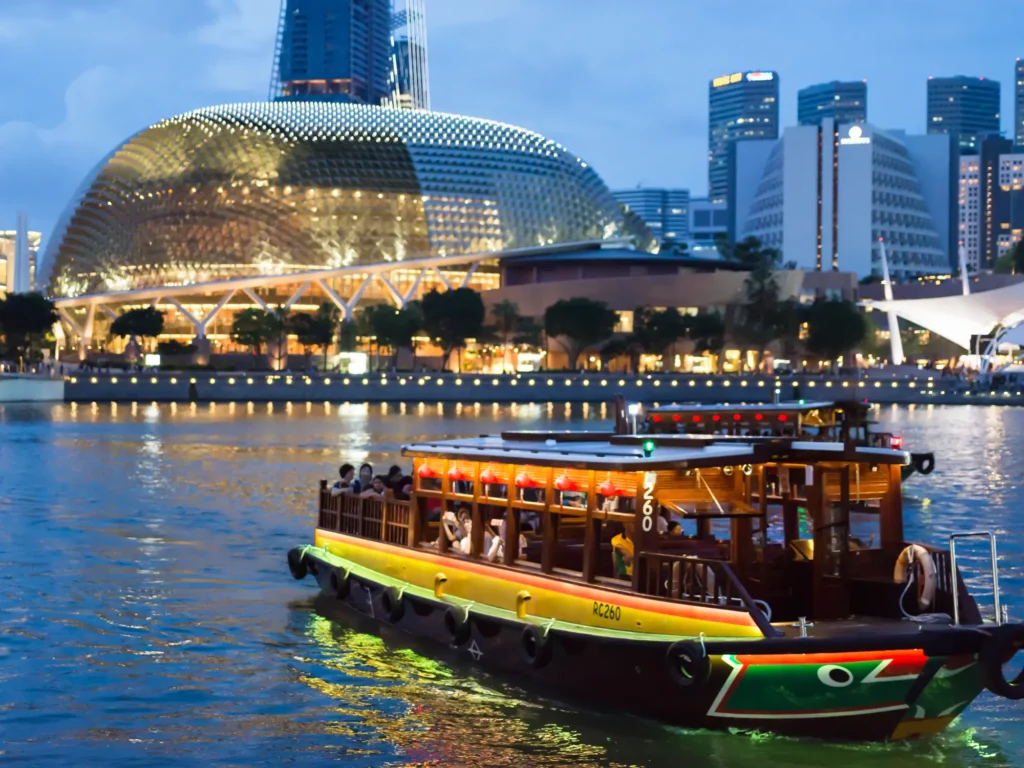 Singapore boat tour in Esplanade.